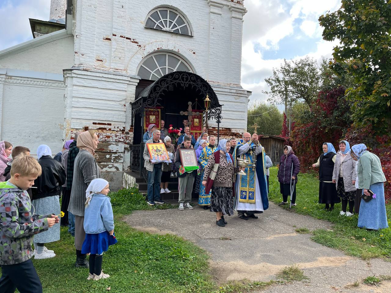 Крестный ход осенью