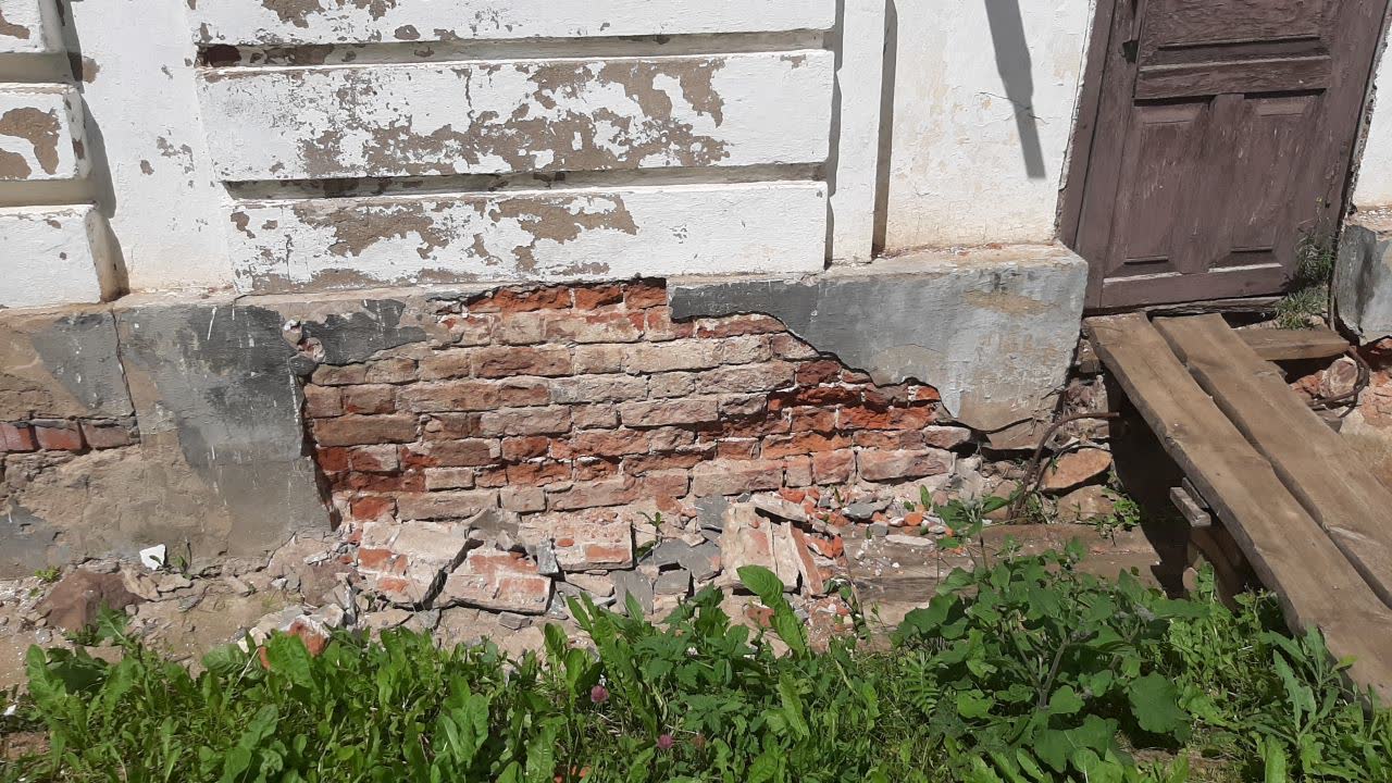 Кирпич рассыпается